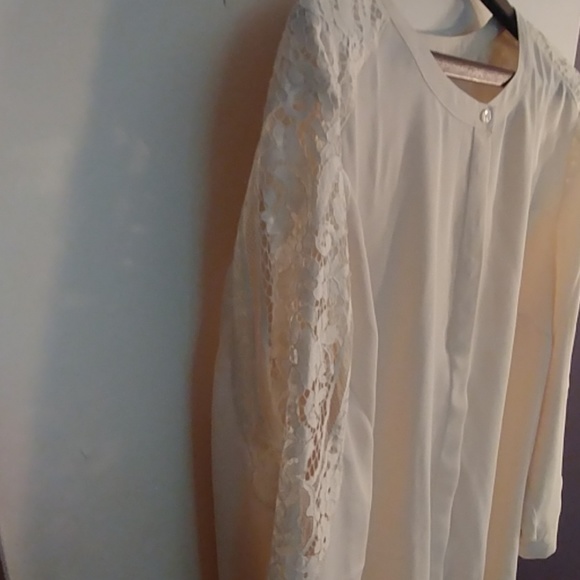 Button down blouse - Picture 2 of 2